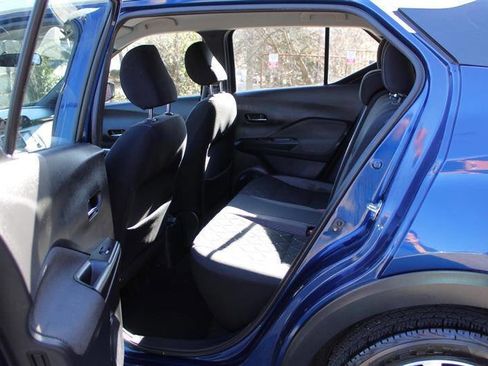 Used 2018 Nissan Kicks SV image 21