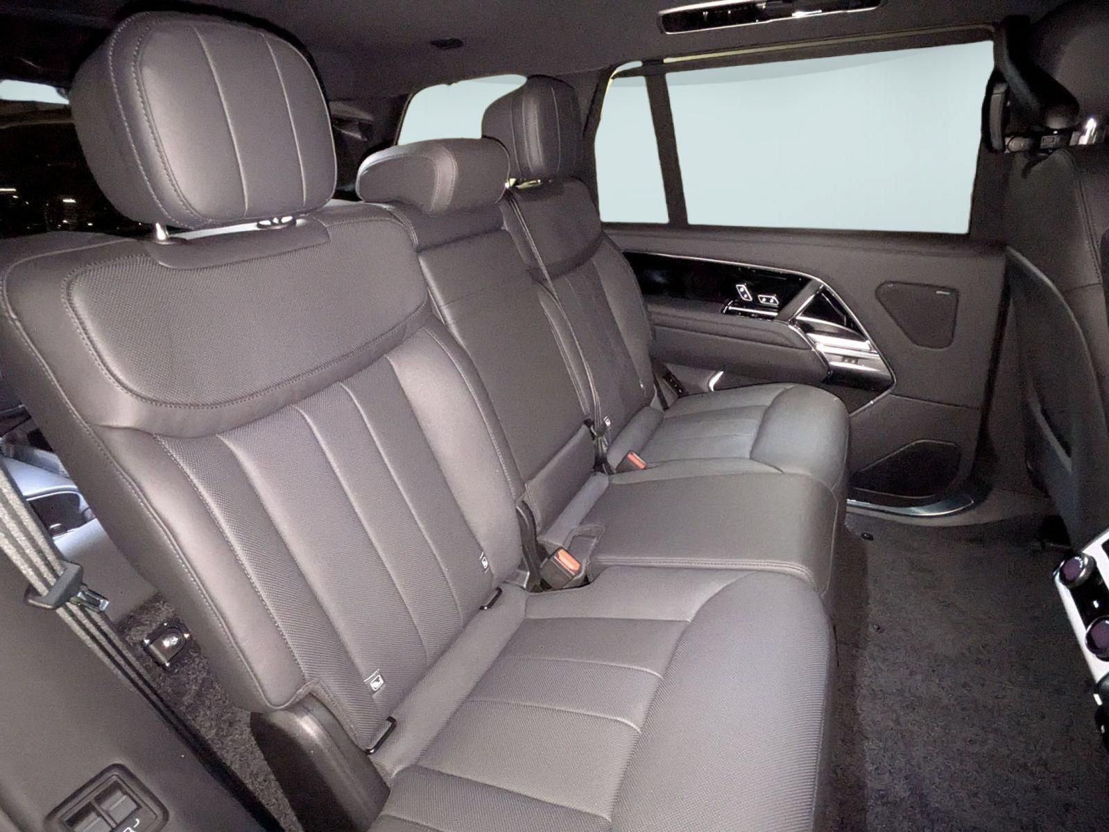 New 2026 Land Rover Range Rover Long Wheelbase SE AWD/4WD image 29