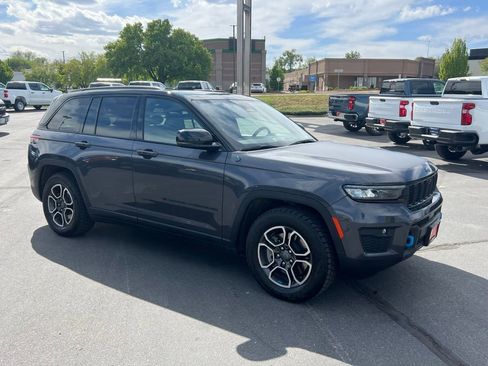 Used 2023 Jeep Grand Cherokee Trailhawk w/ Luxury Tech Group III AWD/4WD image 6