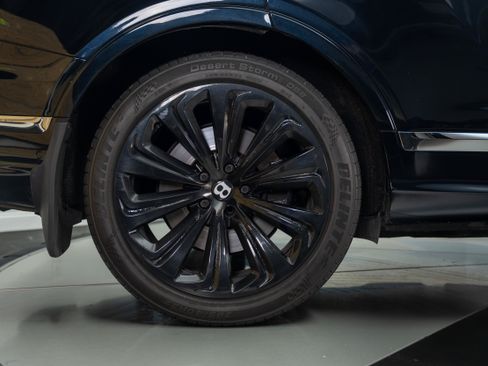 Used 2021 Bentley Bentayga w/ First Edition Specification AWD/4WD image 4