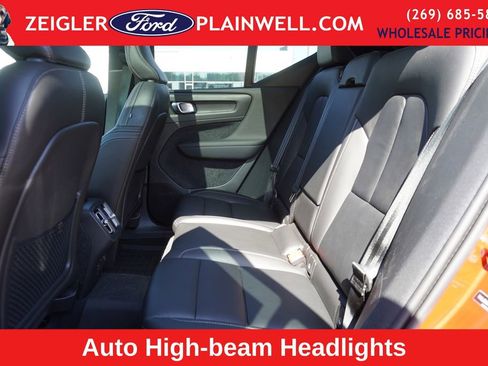 Used 2023 Volvo XC40 B5 Plus w/ Protection Package Premier image 12