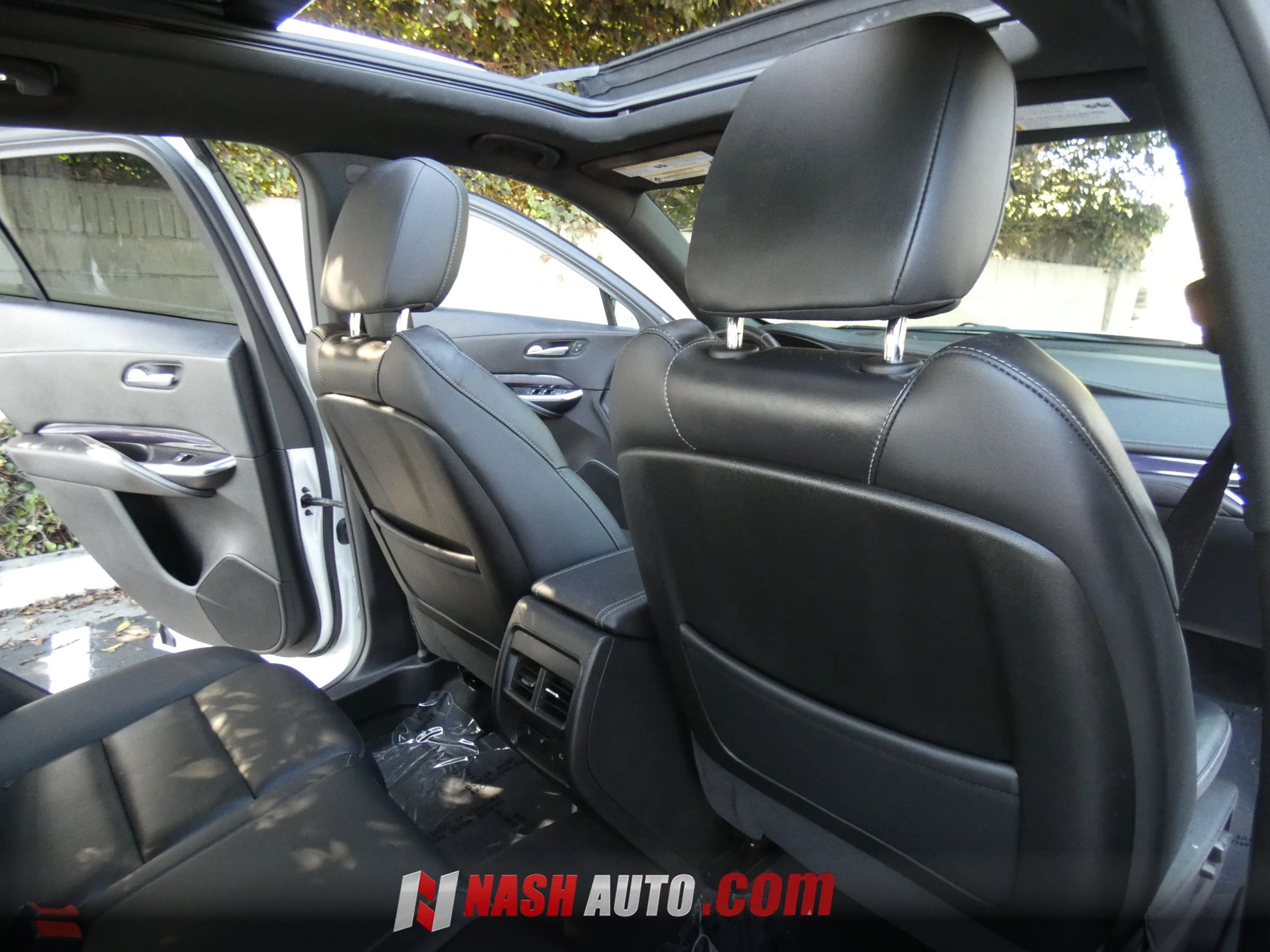 Used 2023 Cadillac XT4 Luxury w/ Cold Weather Package FWD image 39