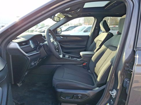 Certified 2024 Jeep Grand Cherokee L Laredo image 11