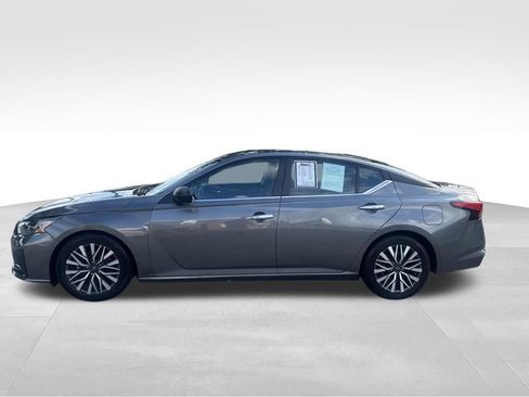 Used 2024 Nissan Altima 2.5 SV FWD image 3