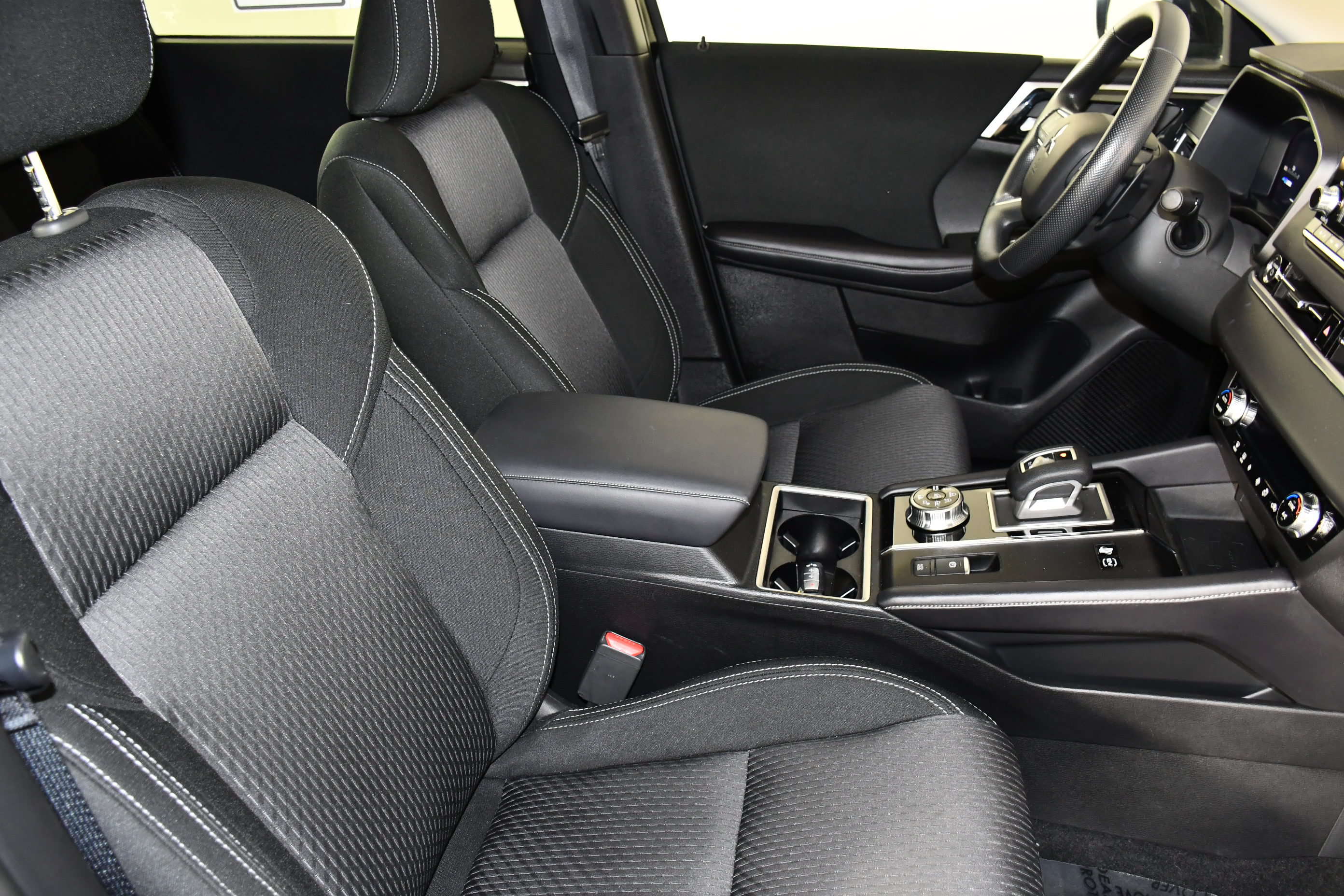 Used 2025 Mitsubishi Outlander ES AWD/4WD image 40