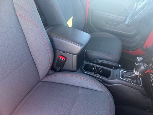 Used 2025 Jeep Wrangler Unlimited Rubicon image 30