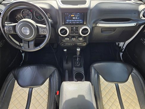 Used 2017 Jeep Wrangler Unlimited Rubicon w/ Connectivity Group AWD/4WD image 24