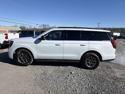 Used 2025 Ford Expedition Active AWD/4WD image 10