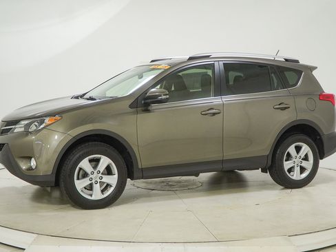 Used 2014 Toyota RAV4 XLE AWD/4WD image 4