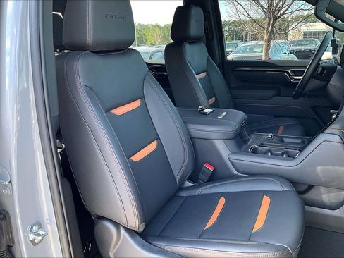 Used 2025 GMC Sierra 2500 AT4 w/ AT4 Premium Plus Package image 8