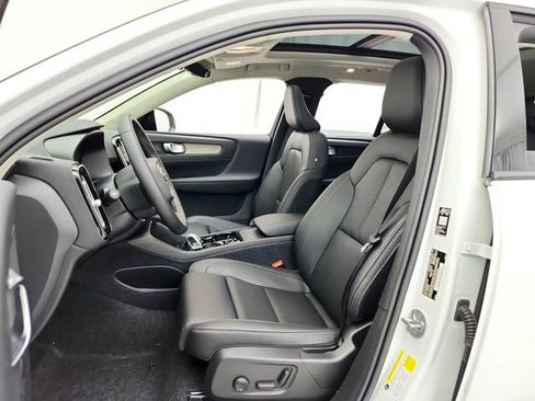New 2026 Volvo XC40 B5 Plus w/ Climate Package AWD/4WD image 17