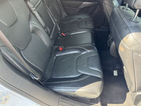 Used 2019 Jeep Cherokee Limited AWD/4WD image 18