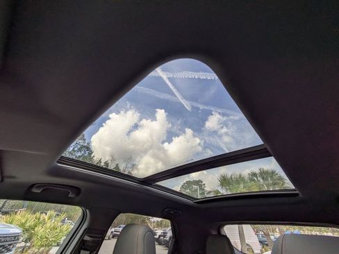 Used 2023 Chevrolet TrailBlazer RS w/ Sun and Liftgate Package image 22