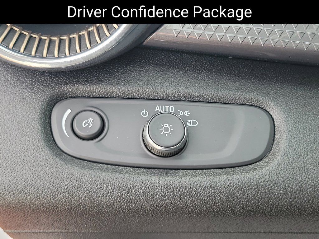 Used 2025 Chevrolet Trax ACTIV w/ Sunroof Package FWD image 12