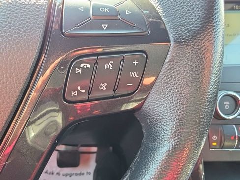 Used 2018 Ford Explorer XLT w/ Equipment Group 202A FWD image 11
