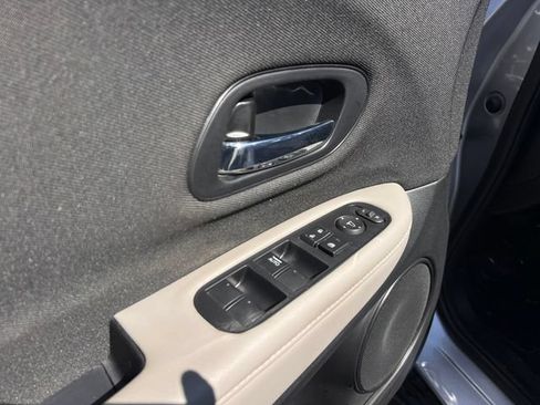 Used 2021 Honda HR-V LX image 11