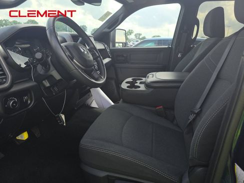 Used 2024 RAM 2500 Tradesman w/ Chrome Appearance Group AWD/4WD image 3