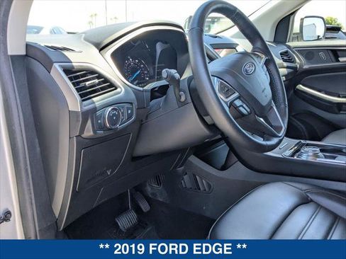 Used 2019 Ford Edge SEL w/ Equipment Group 201A FWD image 12