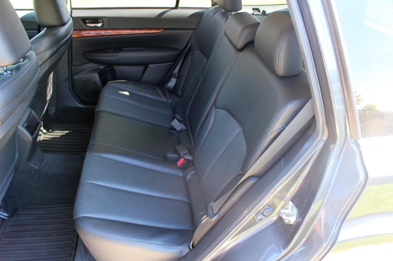 Used 2011 Subaru Outback 2.5i Limited AWD/4WD image 30