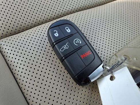 Used 2020 Jeep Grand Cherokee Overland RWD image 20