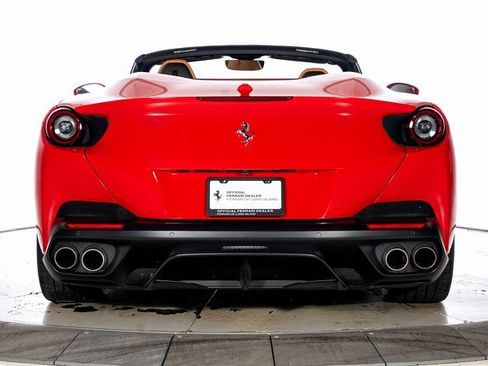 Used 2019 Ferrari Portofino image 8