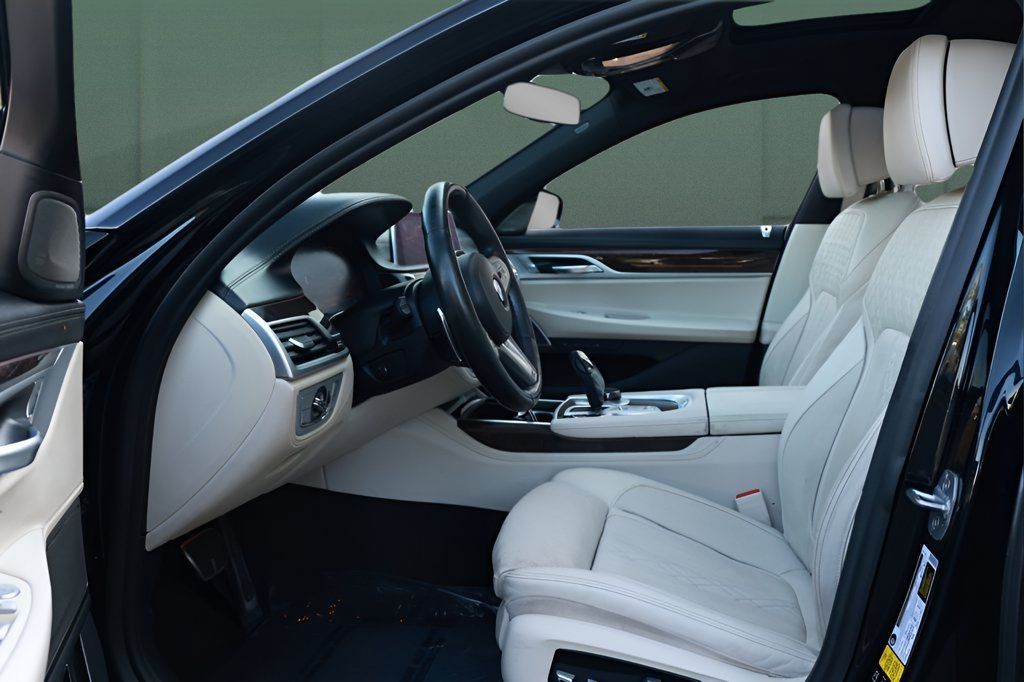 Used 2020 BMW 750i xDrive w/ Executive Package AWD/4WD image 10