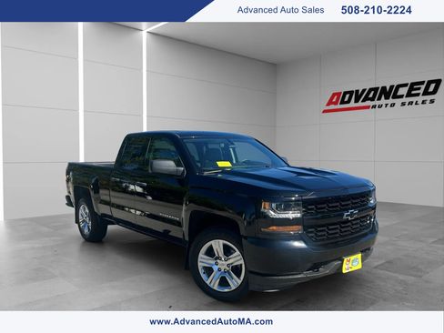 Used 2018 Chevrolet Silverado 1500 Custom w/ Trailering Package image 1