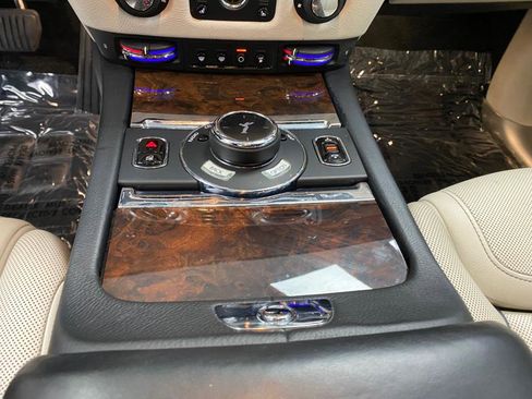 Used 2016 Rolls-Royce Ghost image 21