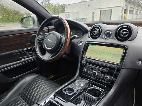 Used 2019 Jaguar XJ L Portfolio RWD image 11