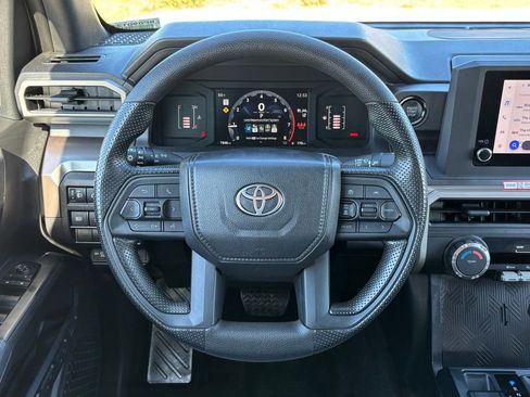 Certified 2025 Toyota Tacoma SR5 AWD/4WD image 14