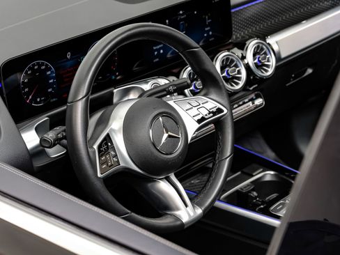 Used 2024 Mercedes-Benz GLB 250 w/ Exclusive Package image 20