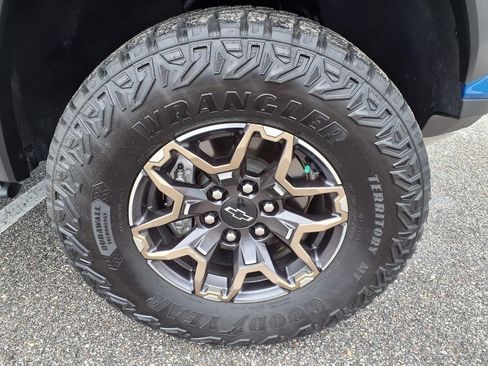 Used 2024 Chevrolet Colorado ZR2 w/ ZR2 Convenience Package III AWD/4WD image 9