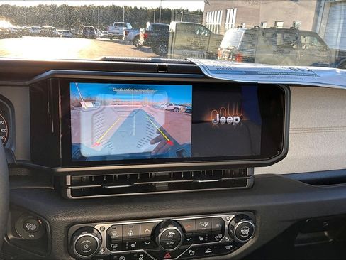 New 2025 Jeep Gladiator Sport AWD/4WD image 19