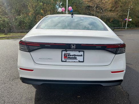 Certified 2025 Honda Accord SE image 6