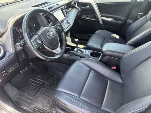 Used 2018 Toyota RAV4 Limited FWD image 11