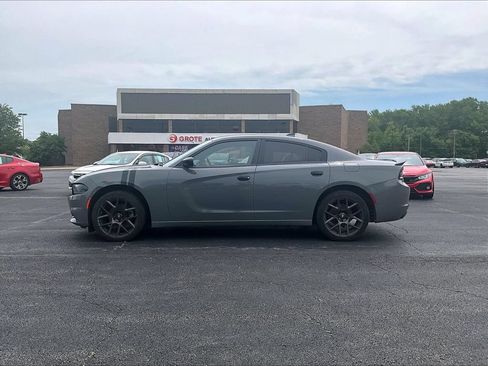 Used 2017 Dodge Charger SXT RWD image 5