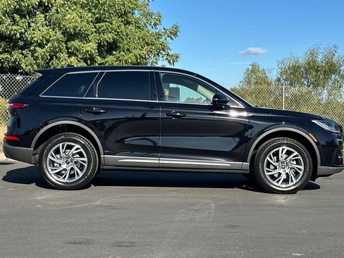 Used 2025 Lincoln Corsair FWD w/ Equipment Group 101A image 9