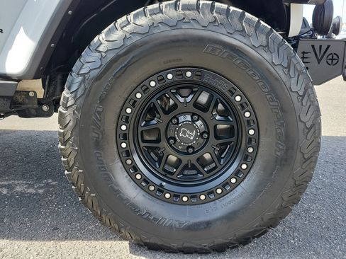 Used 2022 Jeep Gladiator Overland w/ Popular Equipment Package image 21