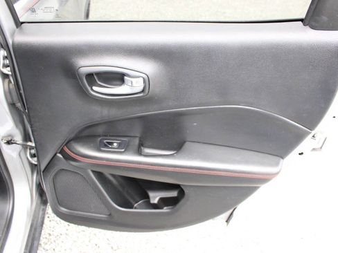 Used 2019 Jeep Compass Trailhawk AWD/4WD image 23