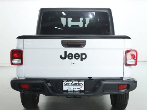 Used 2024 Jeep Gladiator Sport AWD/4WD image 42