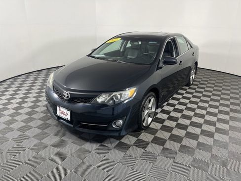 Used 2012 Toyota Camry SE image 3
