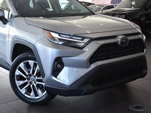 Used 2022 Toyota RAV4 XLE Premium image 2