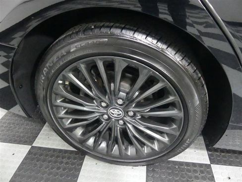Used 2019 Toyota Avalon XSE image 17