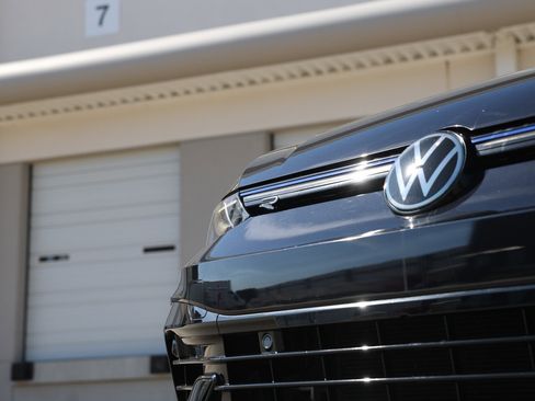 Used 2023 Volkswagen Golf R 2.0T image 35