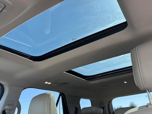 Used 2019 Ford Explorer Platinum AWD/4WD image 22