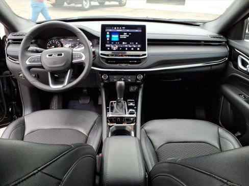 Used 2025 Jeep Compass Latitude w/ Altitude Special Edition image 28