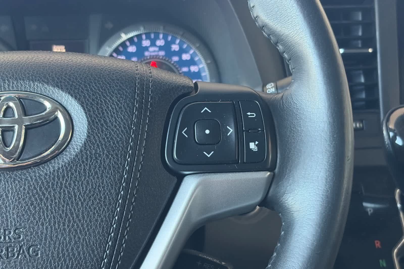 Used 2016 Toyota Sienna XLE w/ XLE Navigation Package FWD image 28