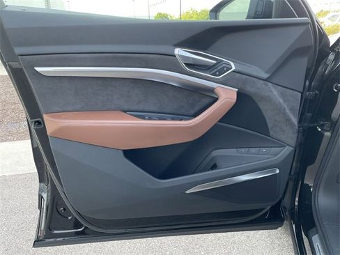 Used 2019 Audi e-tron Prestige image 10
