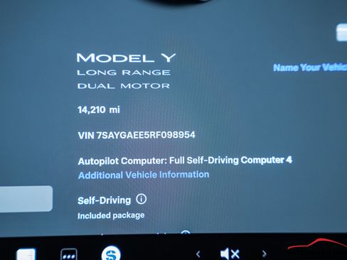 Used 2024 Tesla Model Y Long Range AWD/4WD image 65