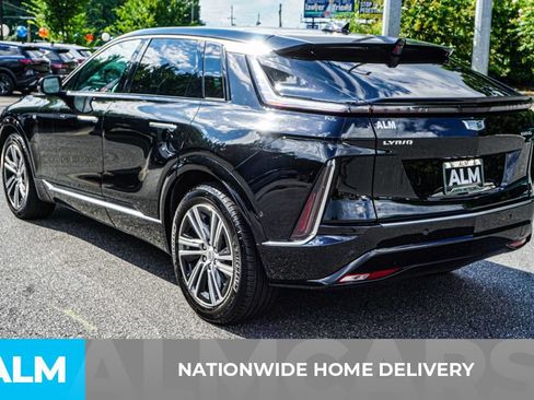 Used 2024 Cadillac Lyriq Luxury AWD/4WD image 4